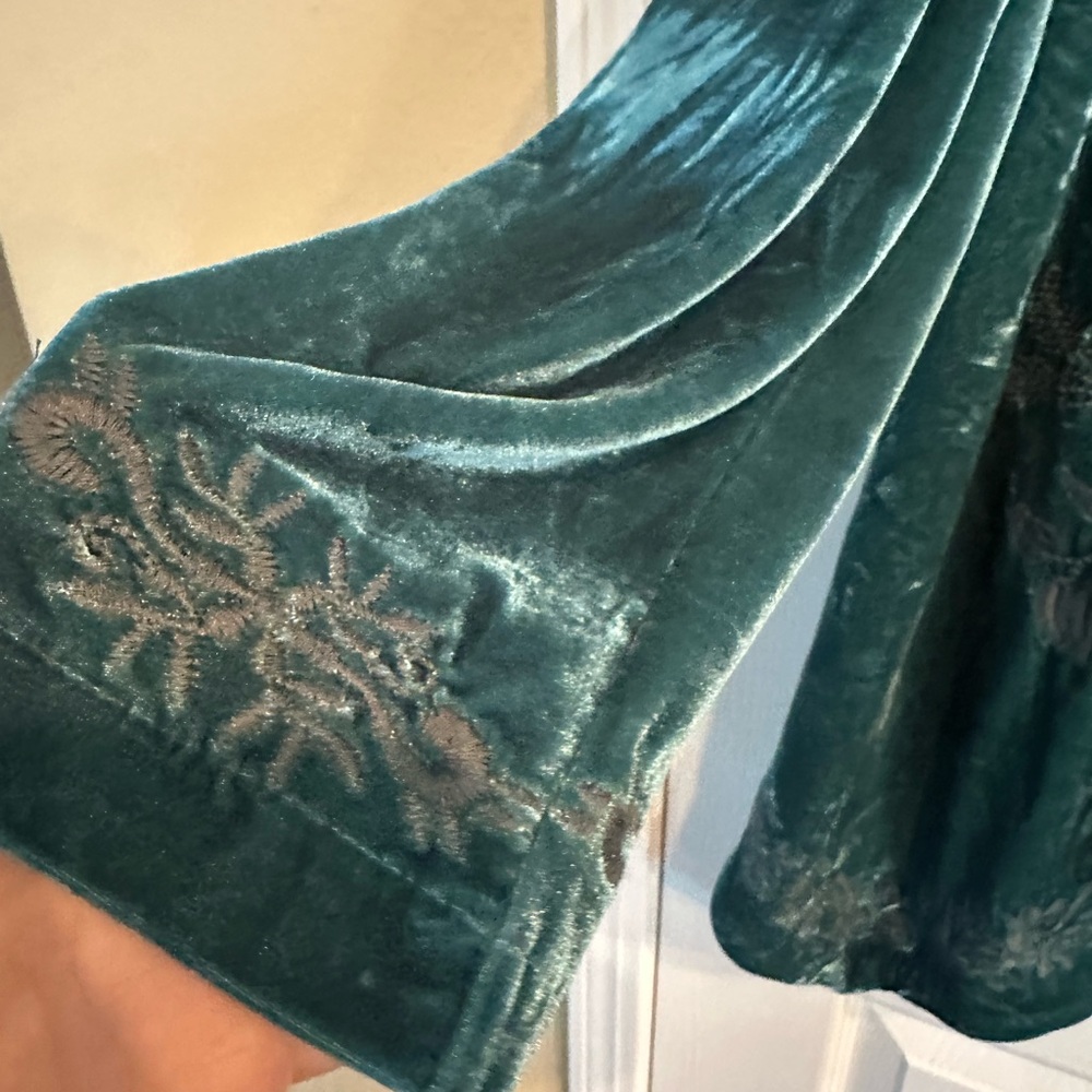 Gorgeous Embroidered Velvet Open Front Cardigan - Deep green/Teal, XL - Picture 4 of 8